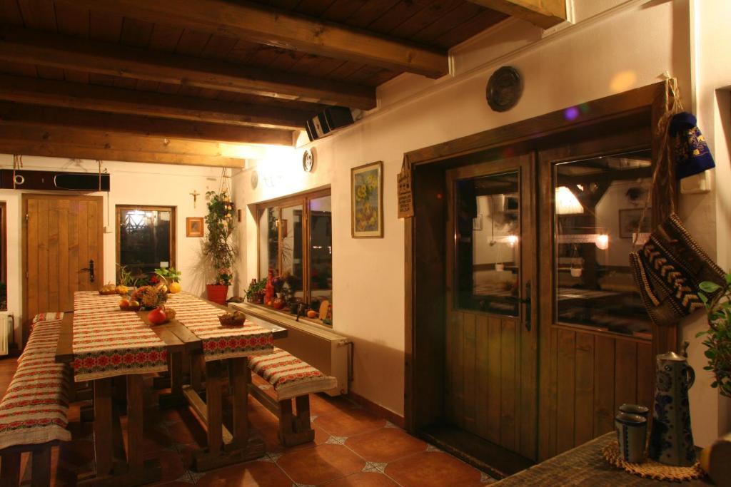 Cabana La Noi Hotel Rîşnov Ngoại thất bức ảnh